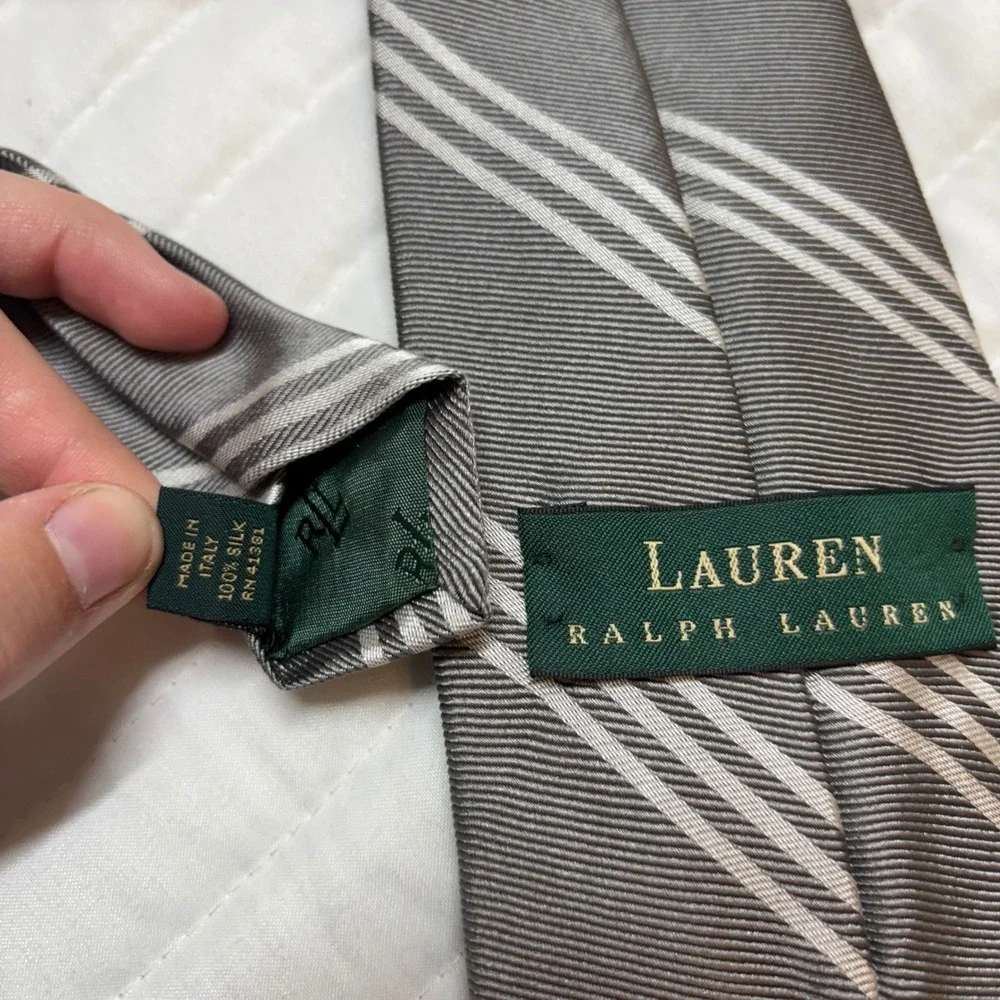 Lauren Ralph Lauren Mens Grey White Striped Silk Necktie Made in Italy‎